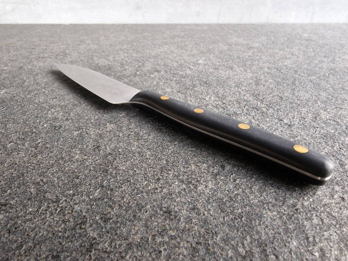 POM-Griff von einem K3 Kochmesser im Detail