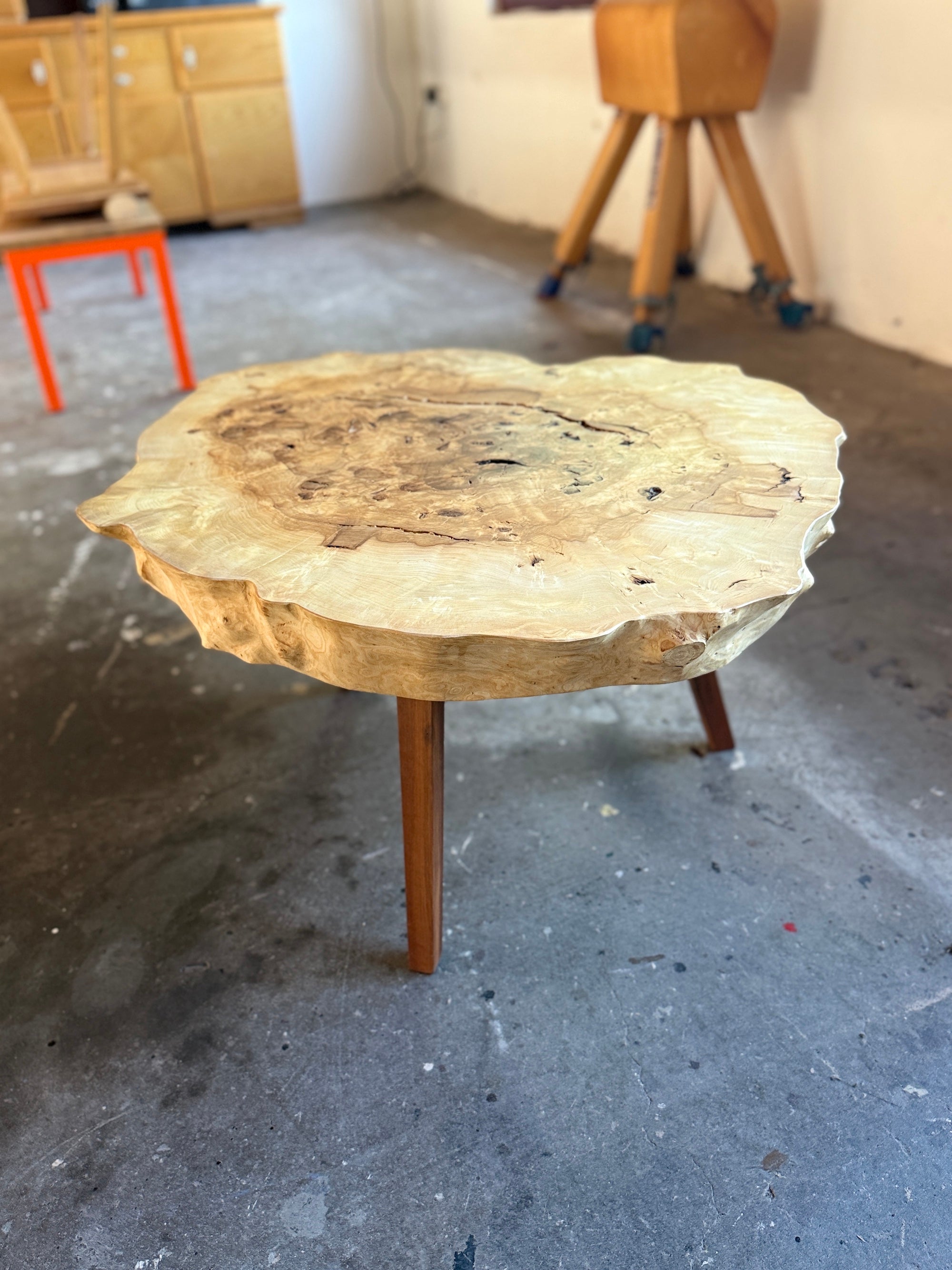 Beistelltisch Baumscheibentisch Maseresche mit Baumkante