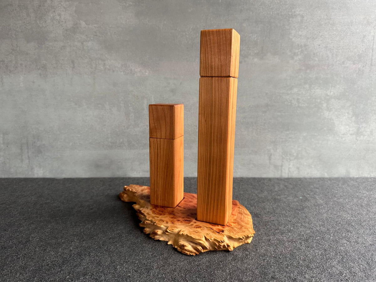 18 cm Salzmühle und 28 cm Pfeffermühle aus Kirschbaum