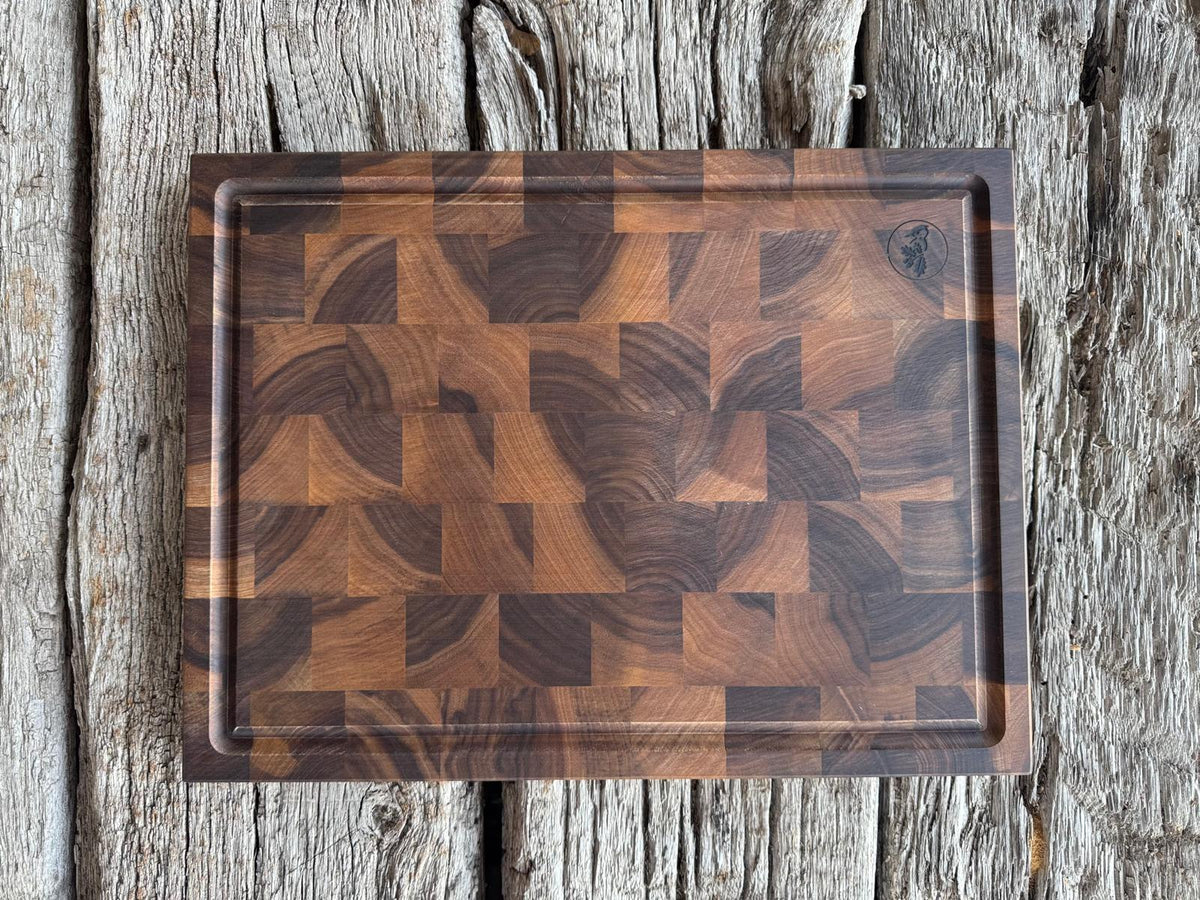 Stirnholz Schneidebrett Nussbaum 2,5 cm - mit Saftrille und Griffmulden - Spessartbrett