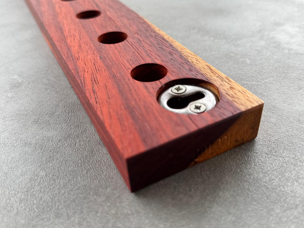 Rückseite von Messerleiste für 2, 4 und 6 Messer, magnetisch, aus Padouk - Spessartbrett