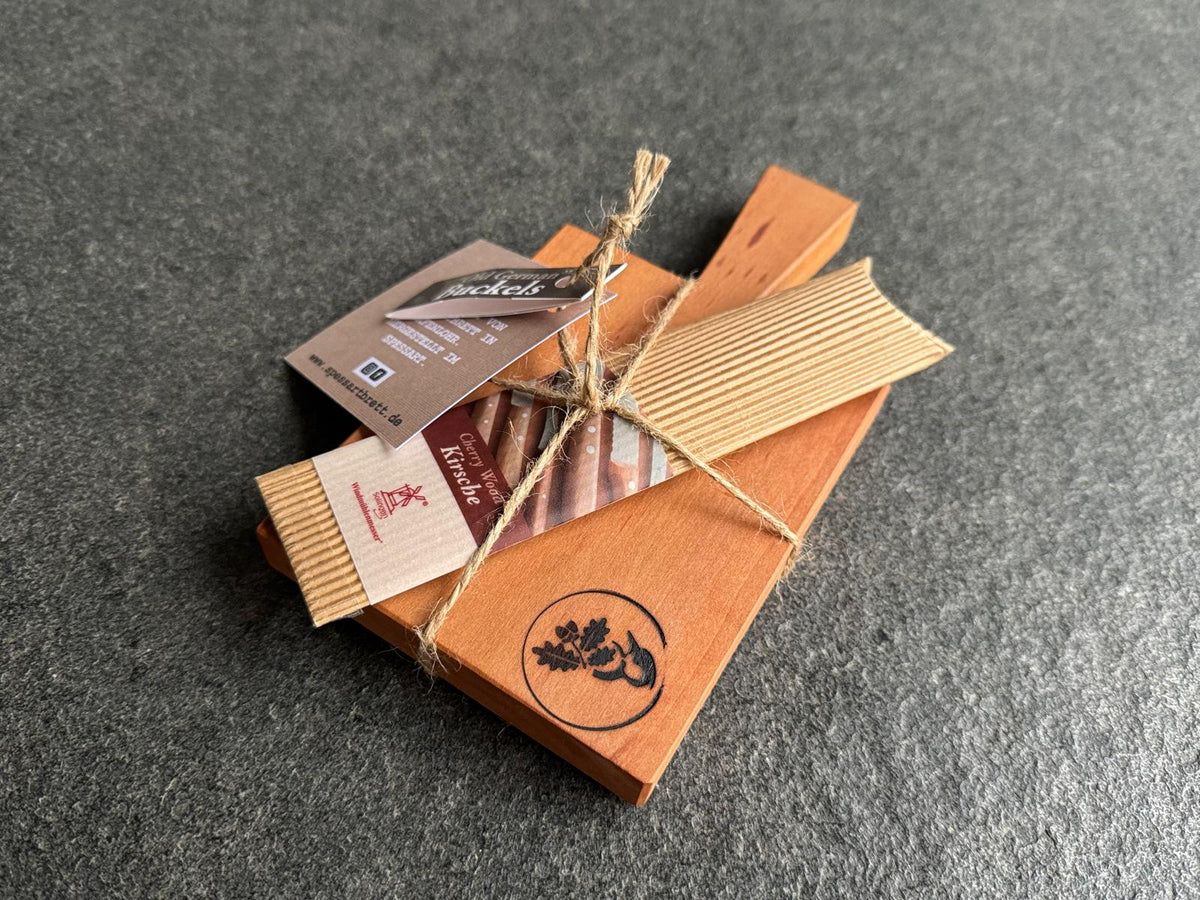 Amuse Gueule Holzbrett mit Stiel und Windmühlenmesser Buttermesser - Spessartbrett
