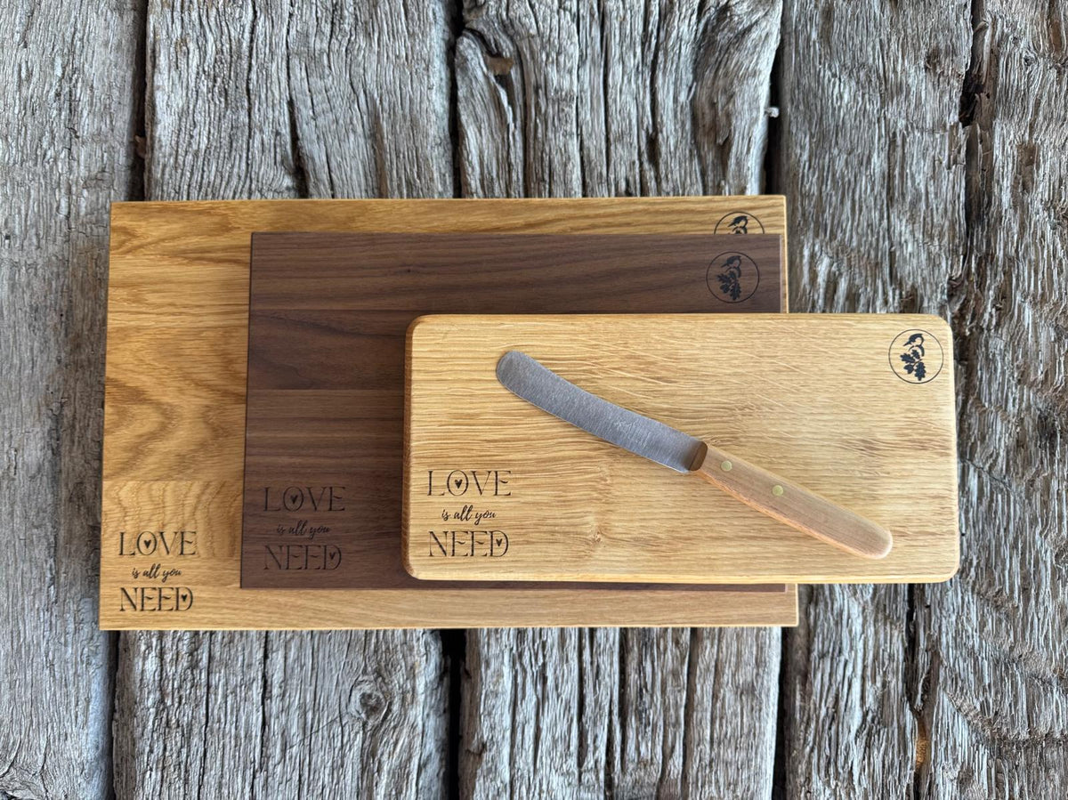 Holzbretter mit einer Liebes-Gravur für einen lieben Menschen.