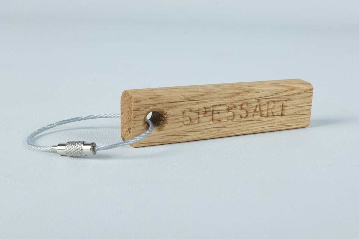 Schlüsselanhänger aus Holz mit Gravur