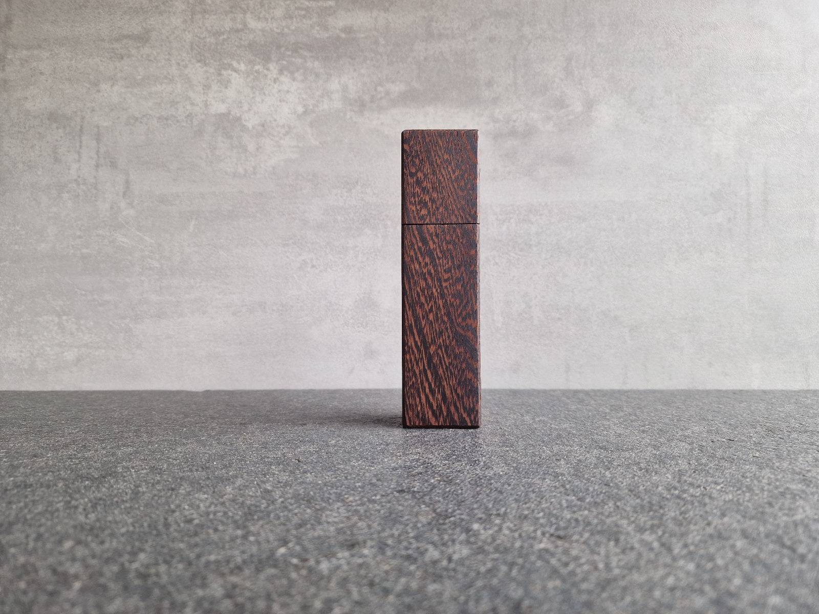 Edle Salzmühle oder Pfeffermühle  • 18 cm • hochwertiges Strässler Schneidewerk - Spessartbrett