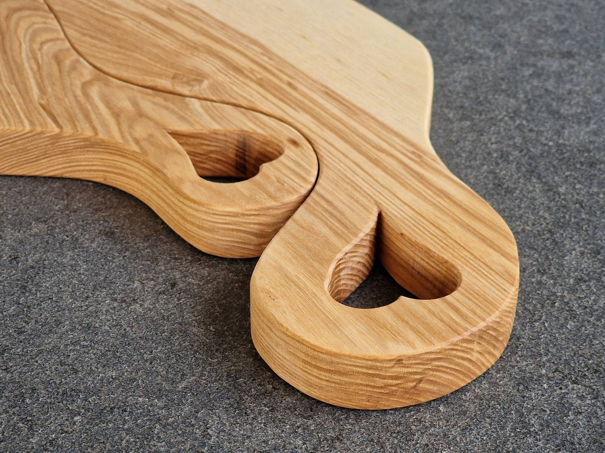 Detailansicht der Herzen im Griff von unseren Partnerbrettern. Geschenk für Hochzeit.