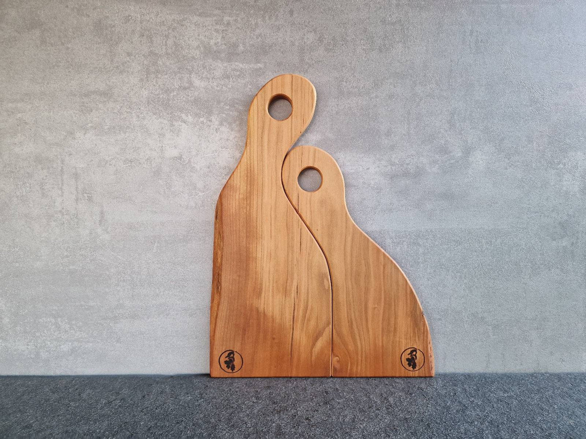 Geschwister Bretter, 2-teilig, 2 Servierbretter aus einem Stück Kirschbaum.
