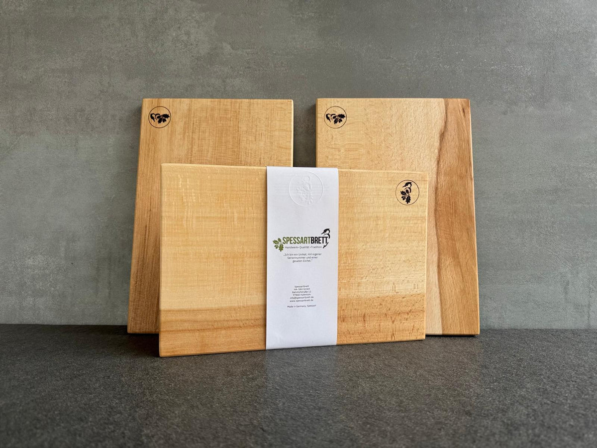 Handliche Holzbretter aus einem Stück Buche mit individueller Optik