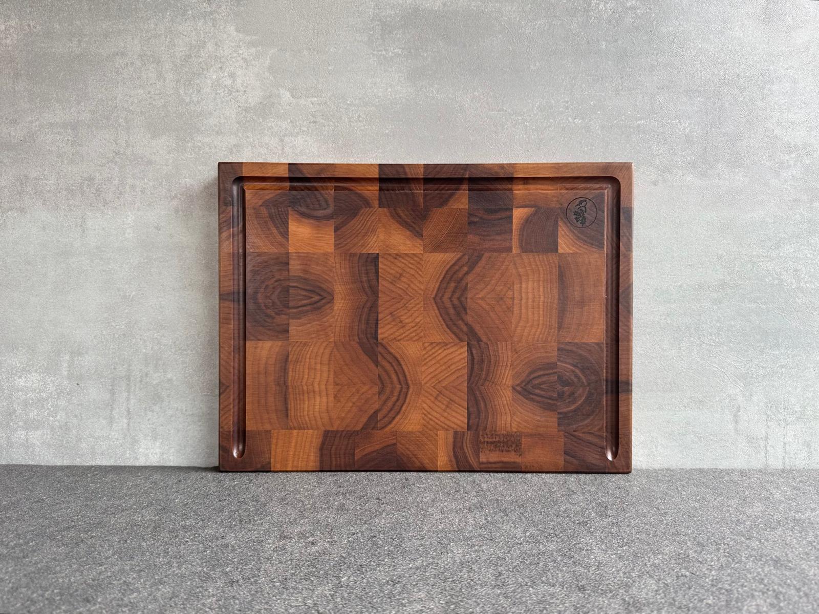 40 cm Nussbaum Hirnholz Schneidebrett mit Saftrille