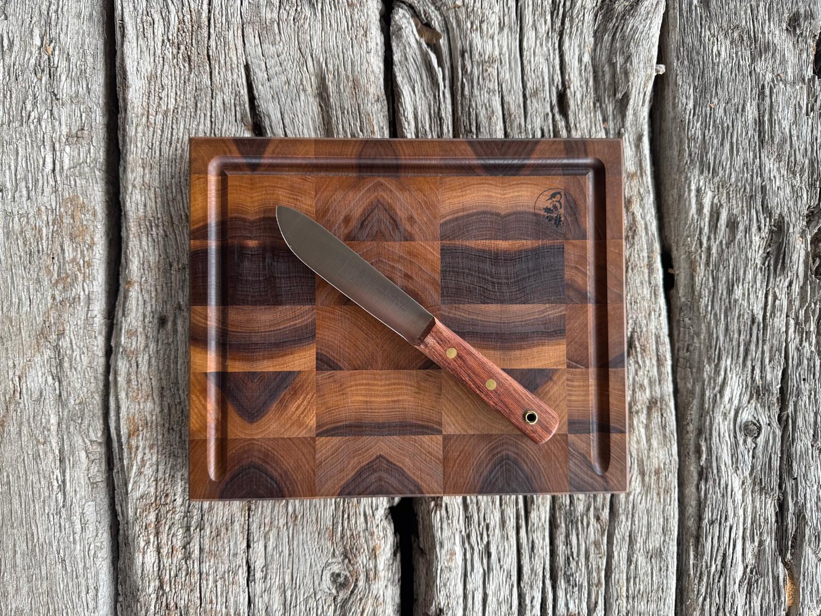 Stirnholz Schneidebrett Nussbaum 2,5 cm - mit Saftrille und Griffmulden - Spessartbrett