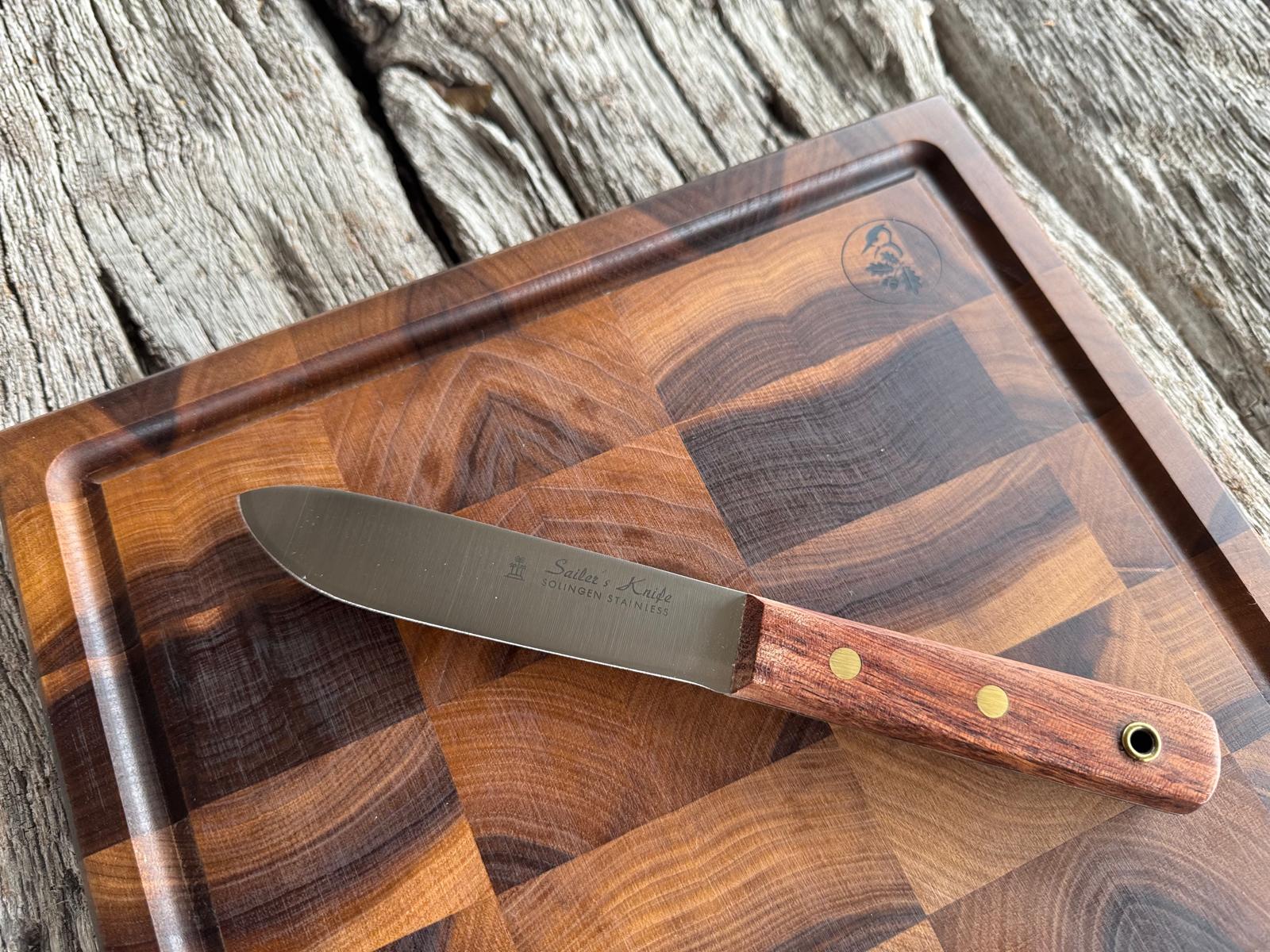 Stirnholz Schneidebrett Nussbaum 2,5 cm - mit Saftrille und Griffmulden - Spessartbrett