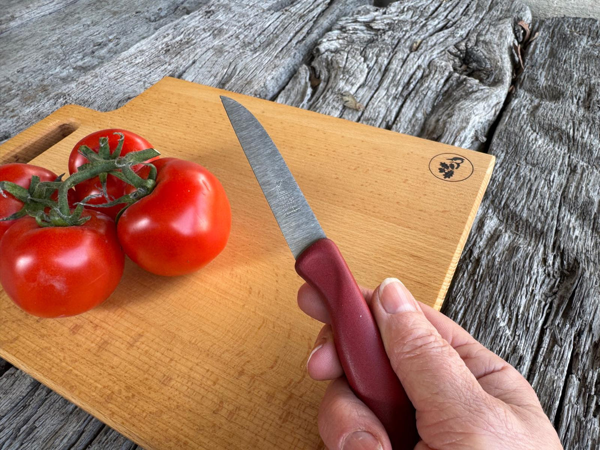 Buche Griffbrett mit Tomaten und Kräutermesser