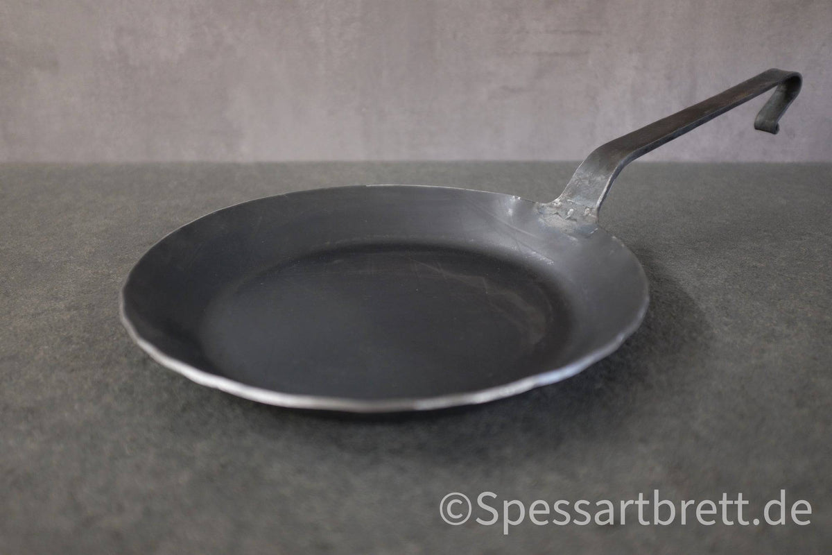 Von Hand geschmiedete Pfanne 28 cm - Spessartbrett