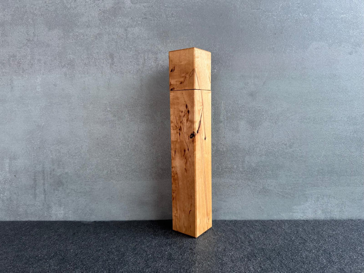 Handgefertigte Salz- & Pfeffermühlen aus edlen Hölzern • 28 cm • Schweizer Präzisions-Schneidwerk für intensiven Geschmack - Spessartbrett