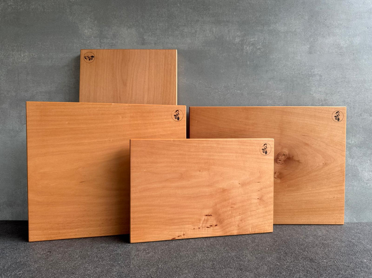 Gedämpfter Spitzahorn - Schneidebretter aus einem Stück in verschiedenen Größen.