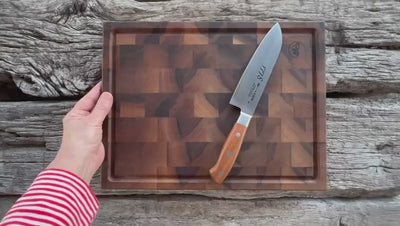 Video über Nussbaum Schneideblock mit Saftrille