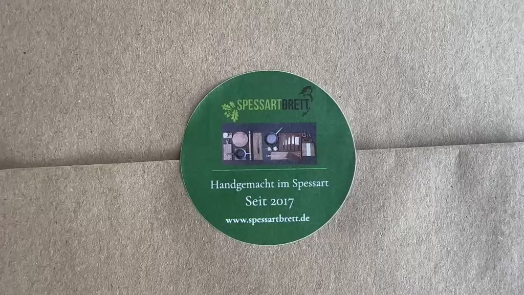 So schön verpackt bekommst du dein Schneidebrett von Spessartbrett geschickt. 