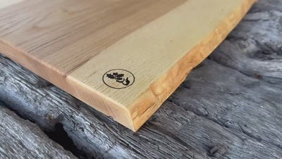 Stilvolles Servieren mit Esche Holzbrettern  mit einer Baumkante im Set