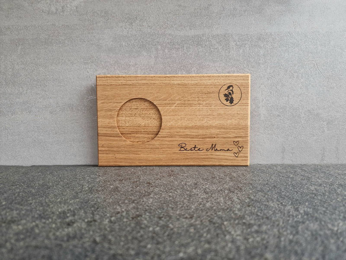 Holztablett mit Aussparung für eine Cappuccinotasse. Mit Lasergravur "Beste Mama".