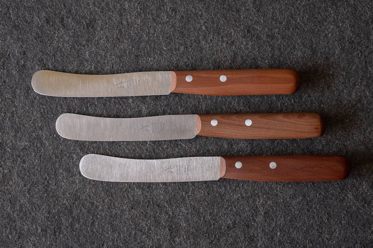 Drei Buckels Tischmesser mit Birnengriff 