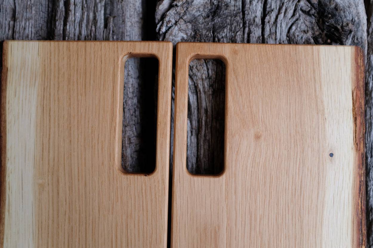 Detailaufnahme Eiche Schneidebrett Grifflöcher 