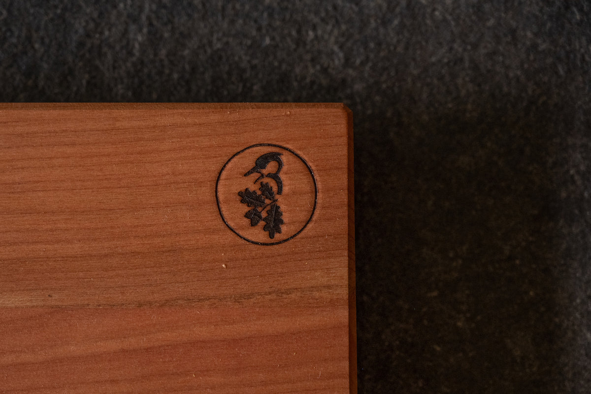 Backbrett aus Kirschbaum mit Logo 